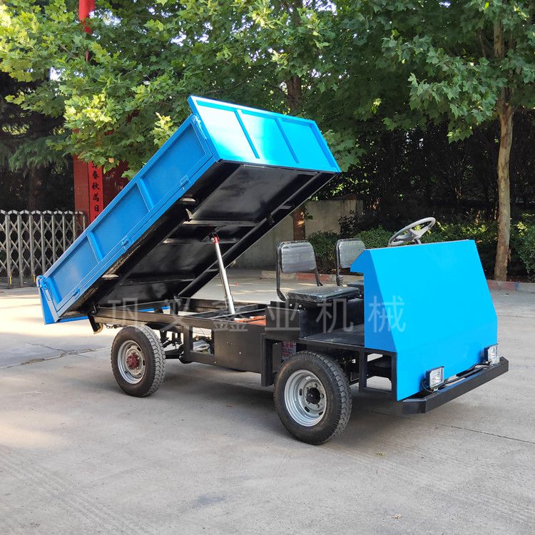 加長加寬四輪電動平板車成為企業(yè)搬運新寵兒