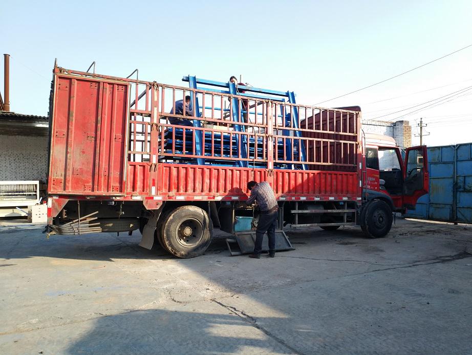 鑫業(yè)機械產(chǎn)品裝車