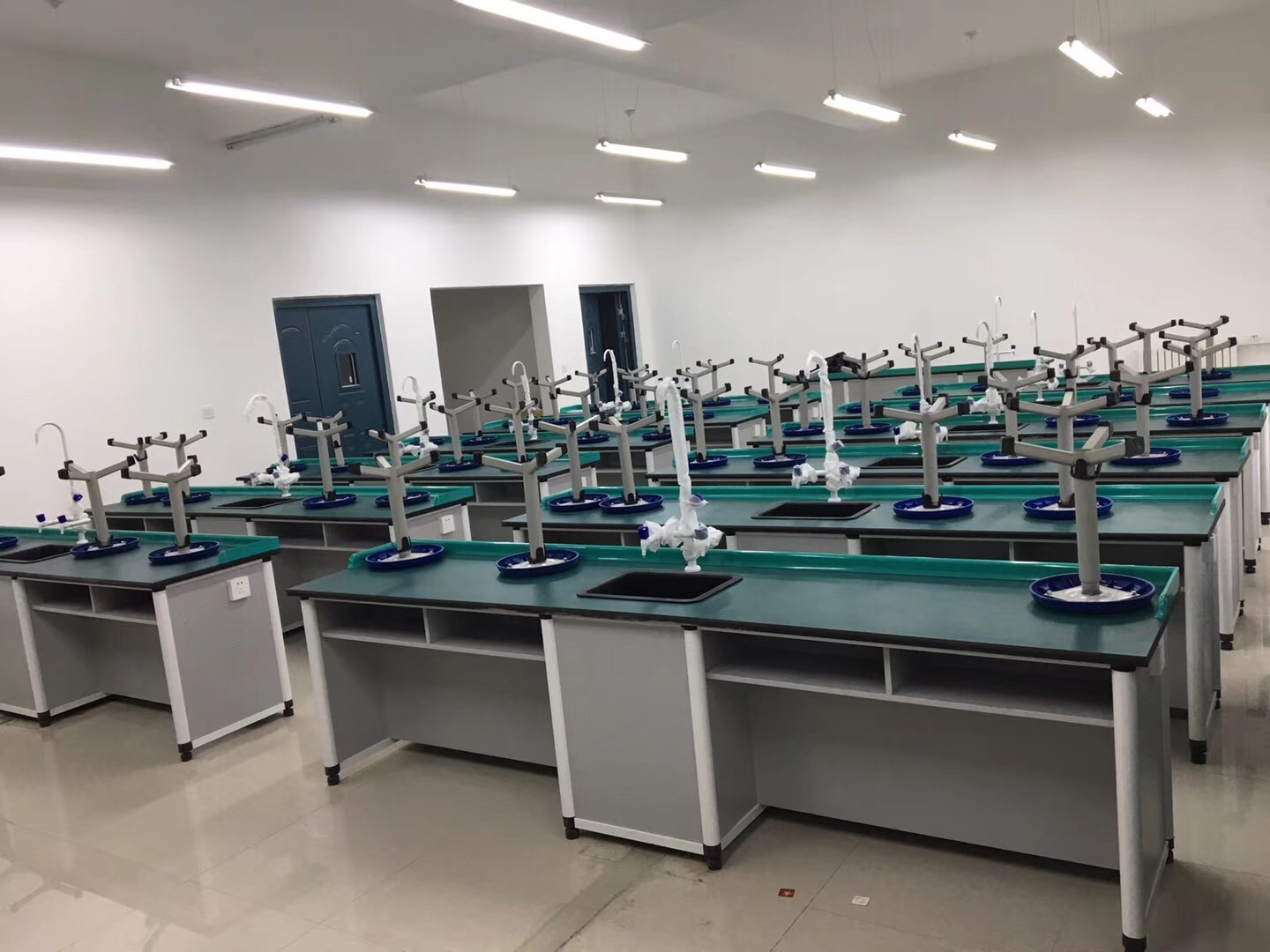 小學科學鋁木結(jié)構(gòu)實芯理化板桌面教學實驗室