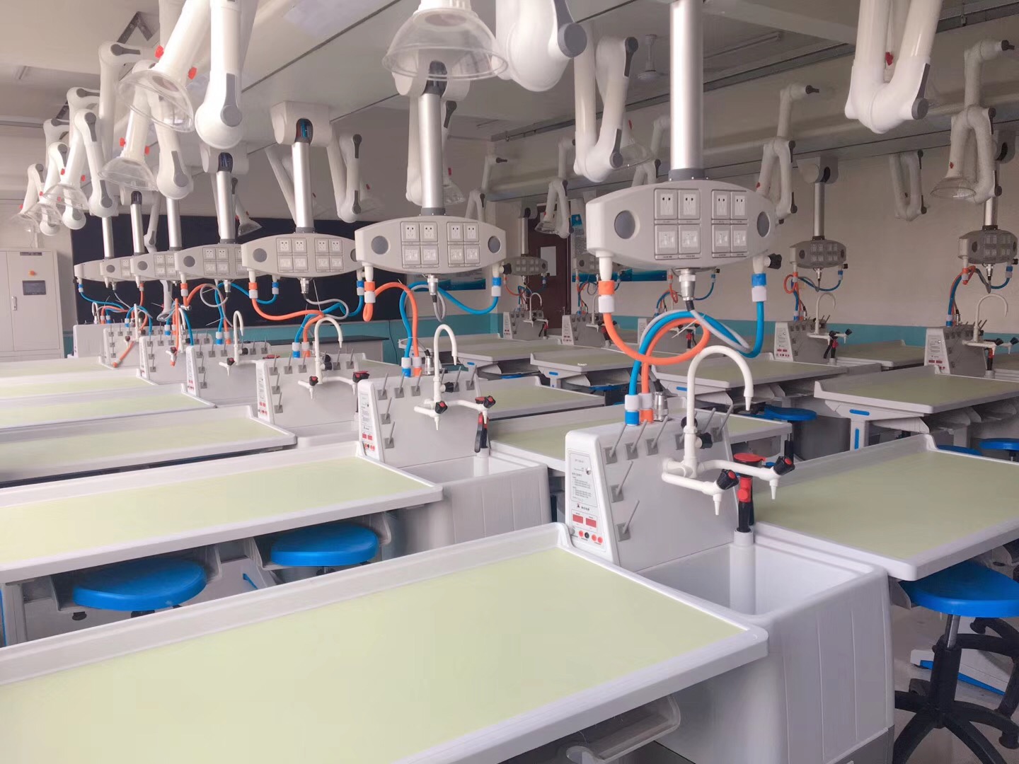 新型一體化吊裝化學通風實驗室